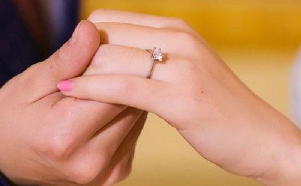 <b>手相图解大全女中以下这几种手相的女人命好得</b>