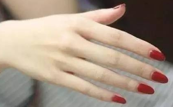 女人手掌厚在手相图解大全中有什么样的含义呢