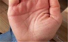 川字型手相的女人性格具有多重性，但却不是分