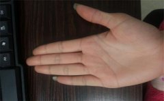 男人手大是好事,女人手大就未必了