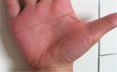 看看女富豪手相有什么特征