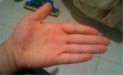 手指并拢有缝的人不仅仅是漏财，还有很多特征