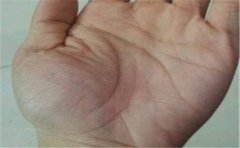 女人手相鸡爪手命运比较苦，主要原因是这些