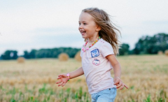 著名相術大師線上解析各種幼兒痣相