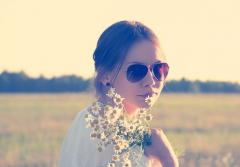 碰中女人離婚手相的女人 即使不離婚也會遭受婚姻的折磨 痛不欲生