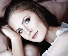 痣相女下巴解讀:女人下巴長痣好不好?