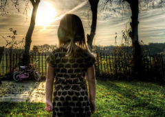 夢見自己跳樓自殺,滿地都是血,又快速的站起離開現場