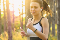 眼尾下痣相解讀：女人眼尾下長痣好不好？  