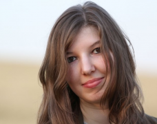 女人面部痣相解析：女人臉上的這些痣最好點掉  