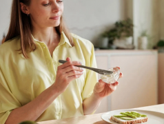 好命女人的痣相在哪，兩眉間有痣會擁有龐大的事業   